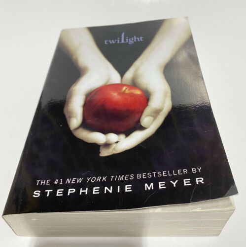 Twilight by Stephenie Meyer (2006, Trade Paperback)